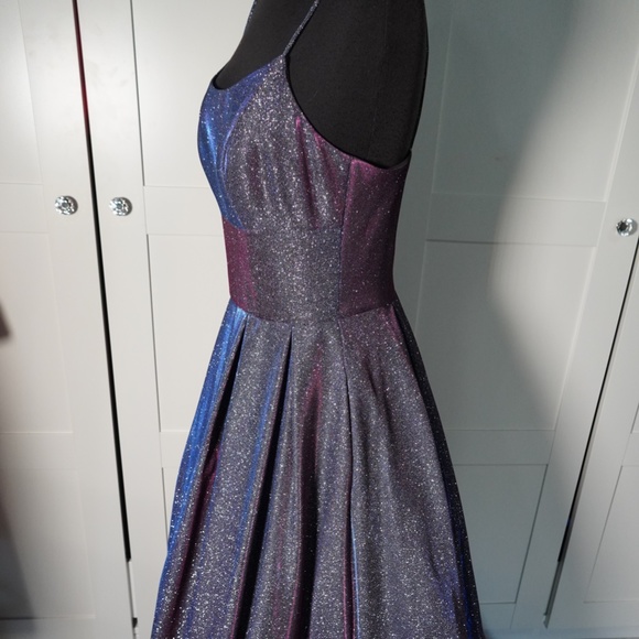 Stunning Formal Gown - Picture 4 of 5